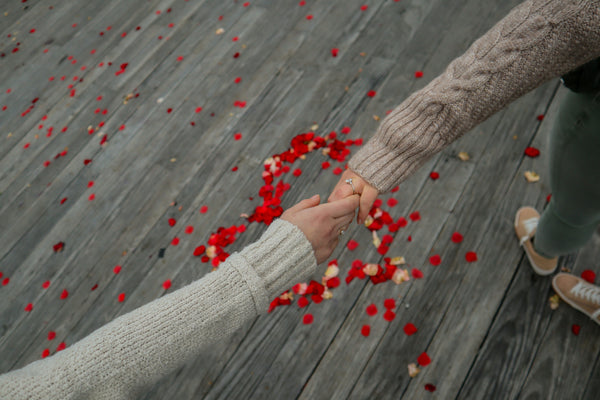 Überrasche Deine Liebsten am Valentinstag: Kreative und Nachhaltige Geschenkideen fernab von Blumen!